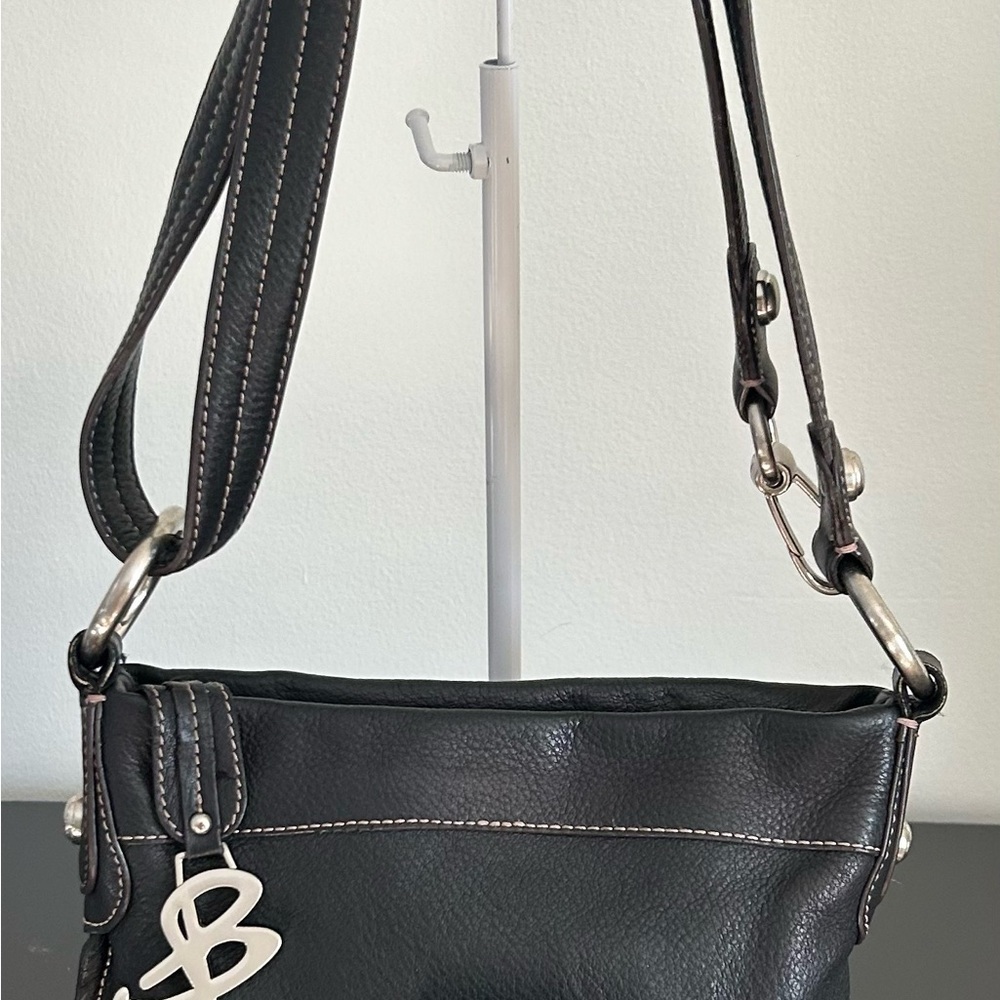 B. Makowsky Black Leather Shoulder Bag Buckle crossbody - Picture 4 of 14